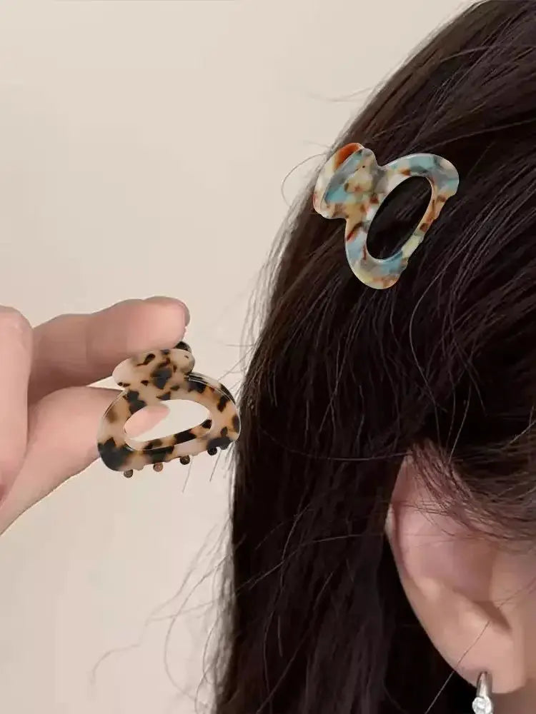 Elegant Sweet Small Oval Hair Claw Clip for Women Secure Grip Hair Accessories Ponytails Cute Hair Clips Sophisticated Style
